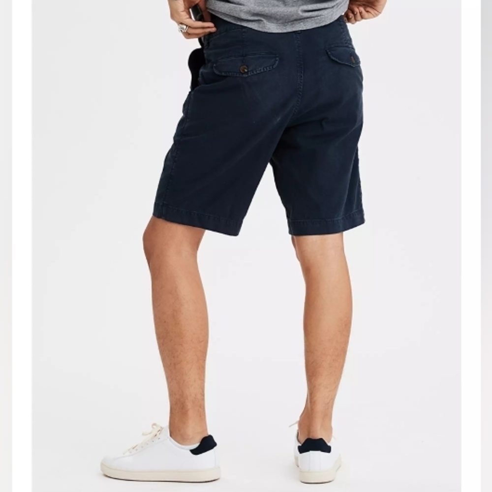 American Eagle Ne(x)t Level Flex Classic at the knee Shorts Kaki  Sz 30 NWT